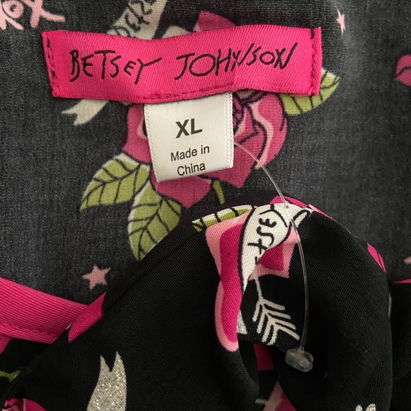 SOLD Betsey Johnson Scrub Top - Picture 6 of 7